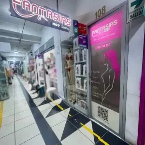 vista por duera de la tienda fantasias hot en cajamarca, sexshop tienda erotica
