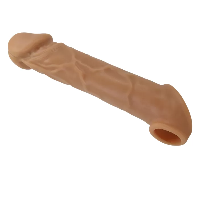 Imagen frontal de la funda para pene Lionel fabricada en silicona con diseño realista y anillo de sujeción.